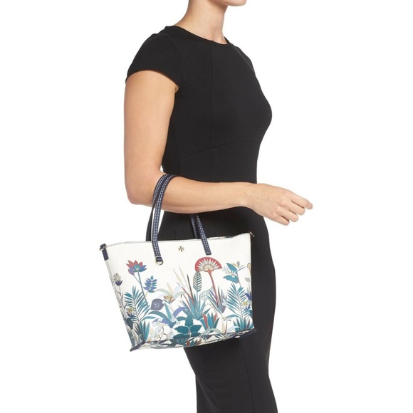 Tory Burch Handbags - Tory Burch Kerrington Square Canvas Tote